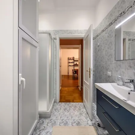 Art&design Boutique Near Ghirlandina * מודנה